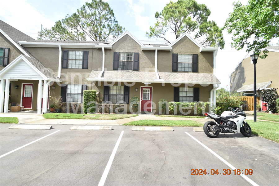 16539 Lake Brigadoon Cir, Tampa, FL 33618