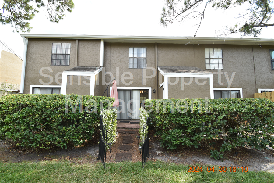 16539 Lake Brigadoon Cir, Tampa, FL 33618