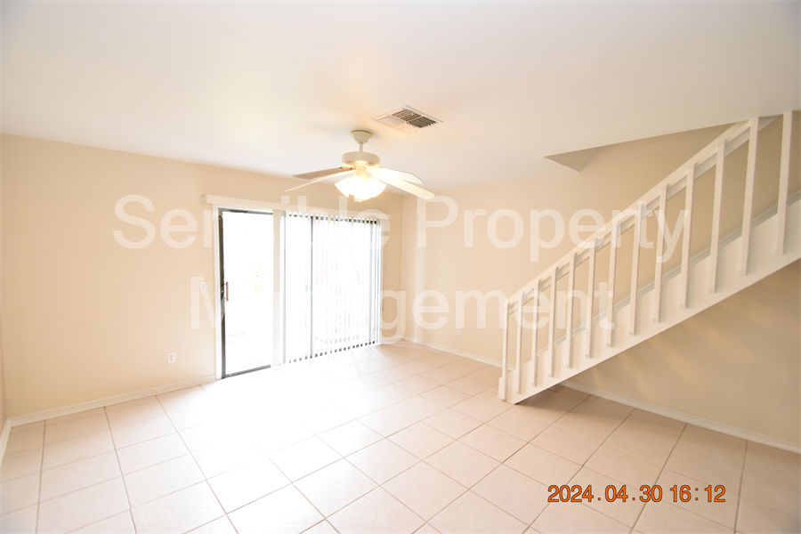 16539 Lake Brigadoon Cir, Tampa, FL 33618