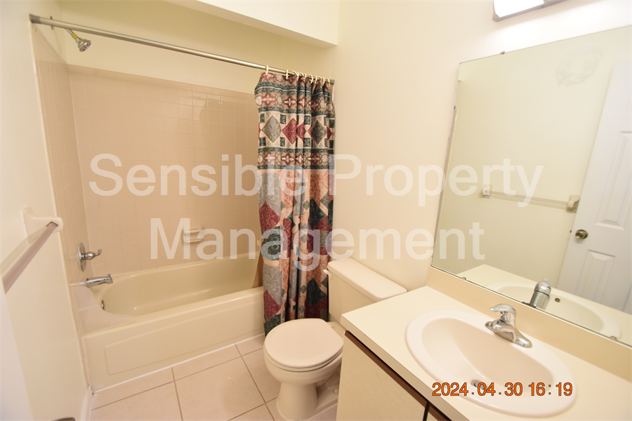 16539 Lake Brigadoon Cir, Tampa, FL 33618